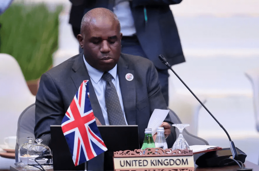 وزير خارجية بريطانيا: سنعترف بدولة فلسطينية إن لم تنهِ إسرائيل&nbsp;الحرب