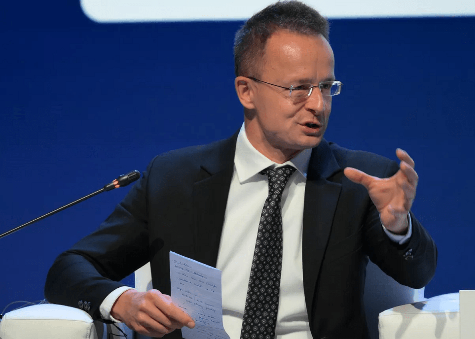 وزير الخارجية المجري: بودابست لن ترضخ لتهديدات&nbsp;زيلينسكي