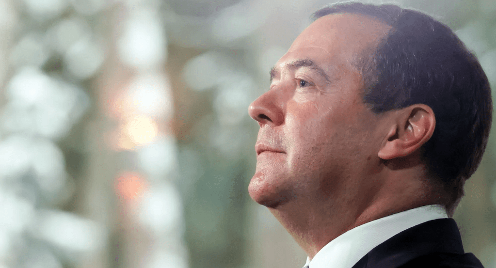 ميدفيديف يقترح توجيه ضربات وقائية ضد&nbsp;الغرب