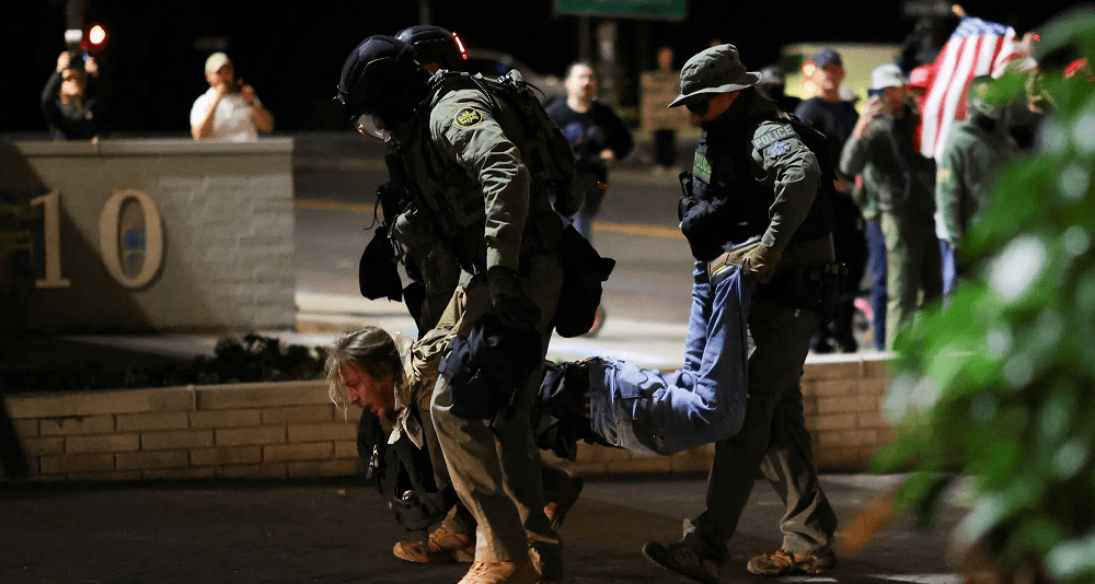 ترامب يهدد بتفعيل قانون يعود لعام 1807… ما&nbsp;هو؟